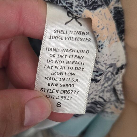 EVERLY MOCK NECK BORDER PRINT MAXI DRESS SIZE S - Picture 11 of 13